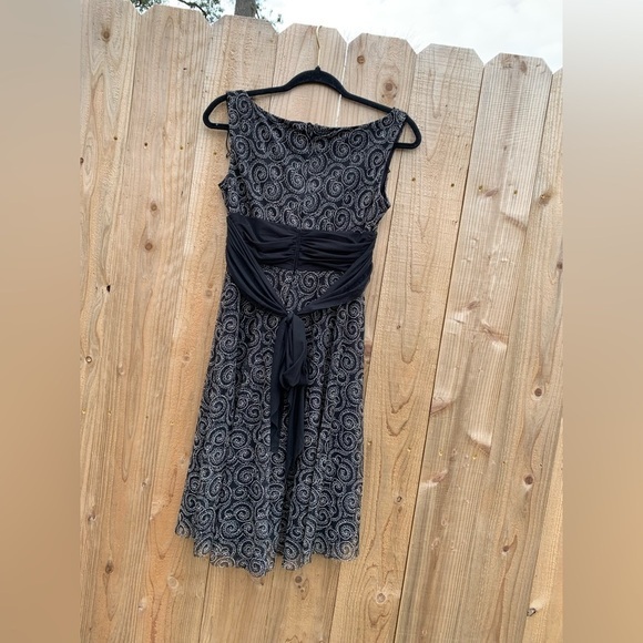 London Times Side Tie Moc Wrap Jersey Dress Women's Size 6 Petite Black Swirl - Picture 5 of 6